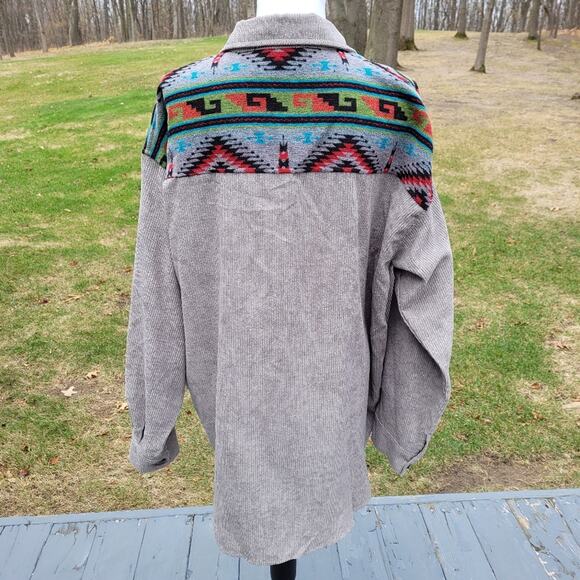 Davi & Dani Gray Wide Wale Corduroy with Southwestern Yoke Shacket size 1XL - Picture 3 of 16